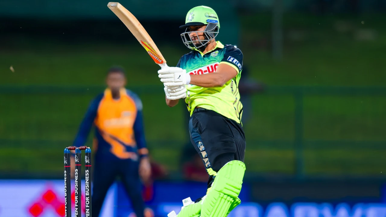 সাকিবের ‘টর্নেডো’ ইনিংসে ফাইনালের খুব কাছে গলে