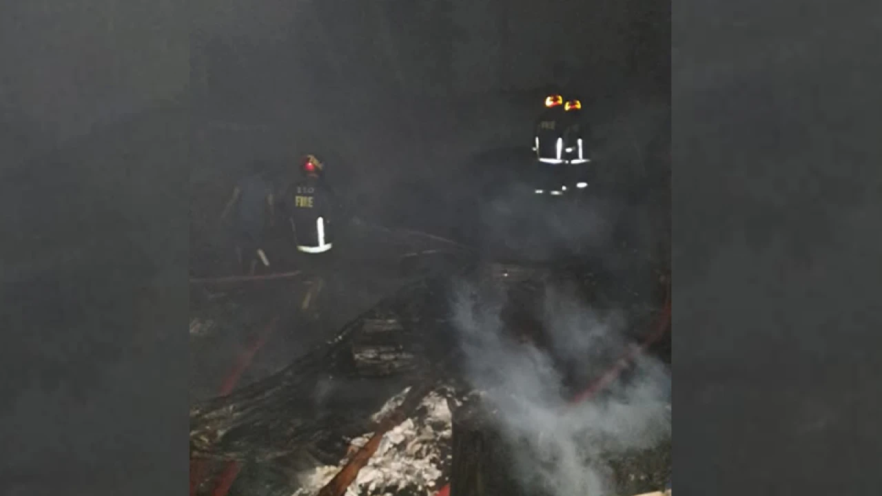 টঙ্গীতে মধ্যরাতে তুলার গুদামে অগ্নিকাণ্ড