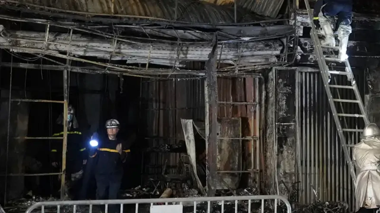 ক্রেতার আগুনে পুড়লো রেস্তোরাঁ, নিহত ১১