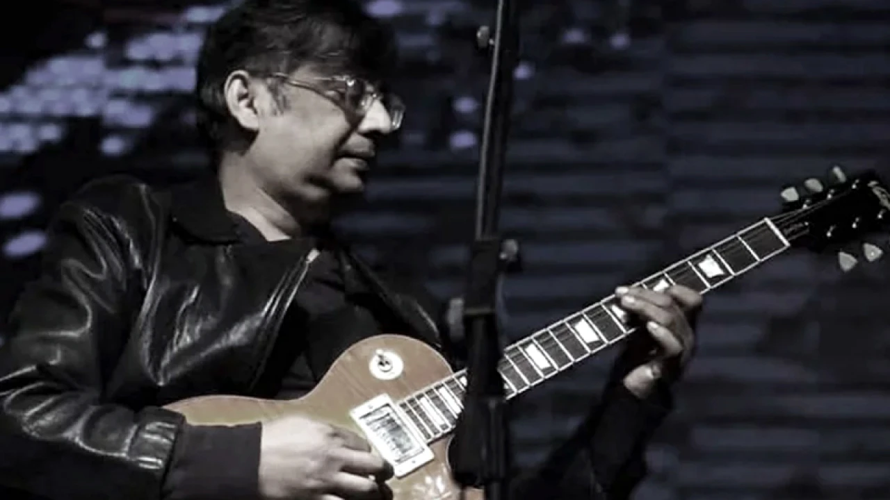 বাবা-মায়ের কবরে চিরনিদ্রায় পিকলু