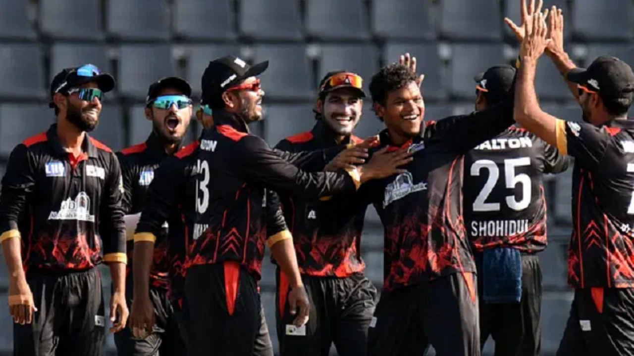 নাঈমের ফিফটিতে খুলনাকে হারিয়ে ফাইনালে ঢাকা মহানগর