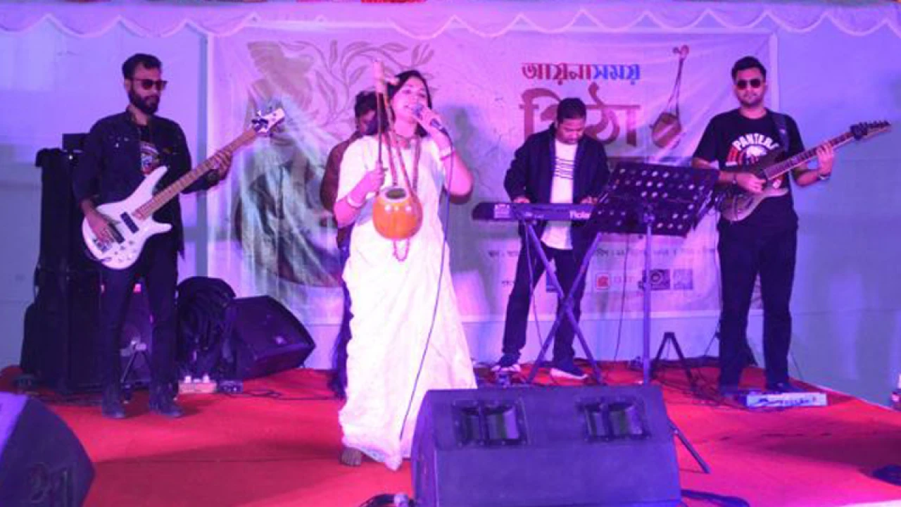 বাউলিয়ানায় মাতোয়ারা পিঠা উৎসব