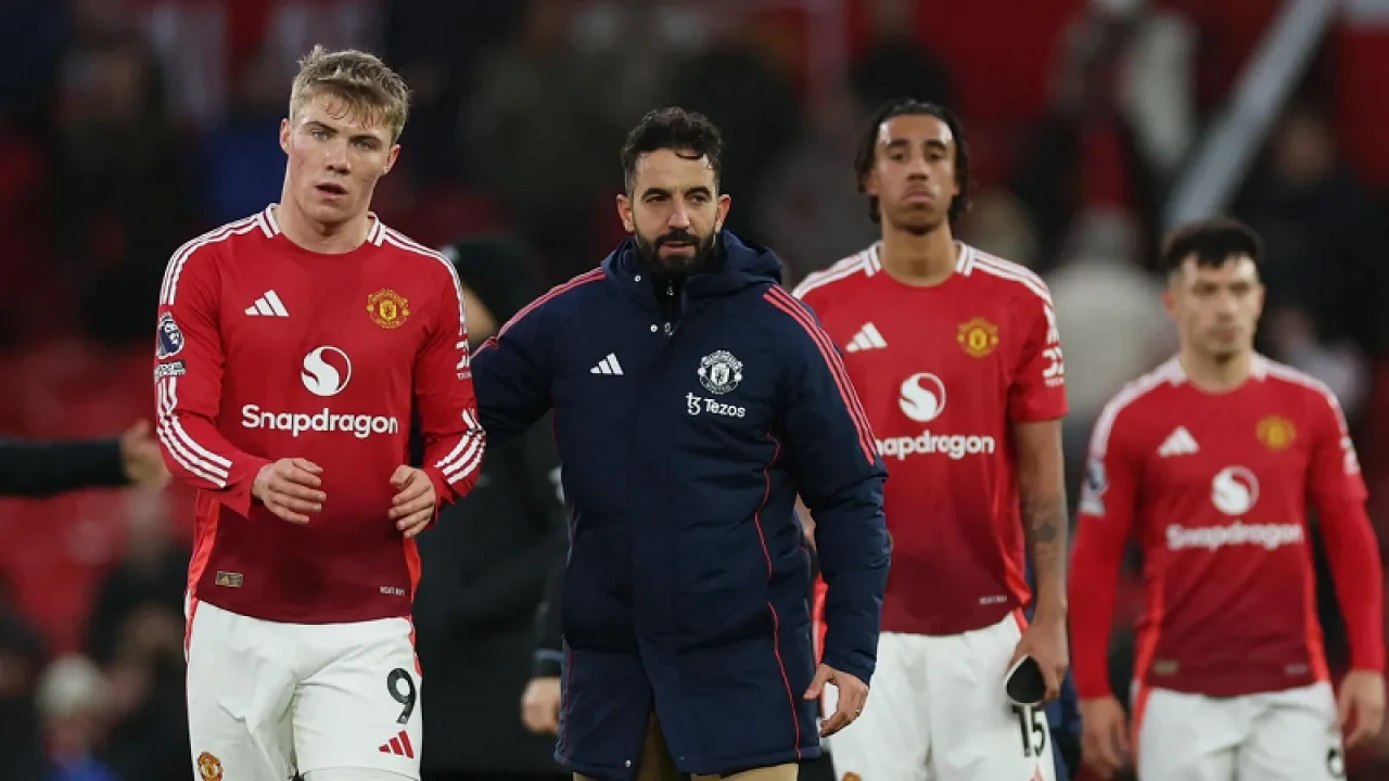 ঘরের মাঠে উড়ে গেল ম্যানচেস্টার ইউনাইটেড