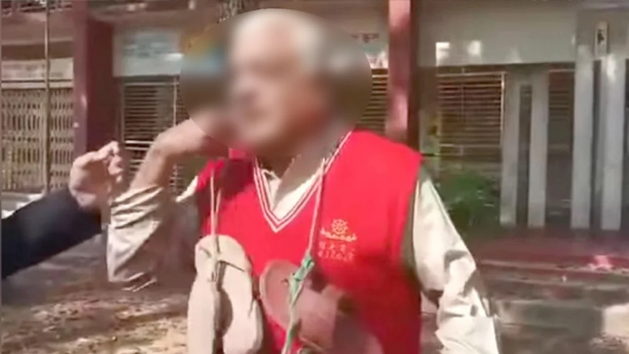 কুমিল্লায় বীর মুক্তিযোদ্ধাকে জুতার মালা পরিয়ে হেনস্তা!