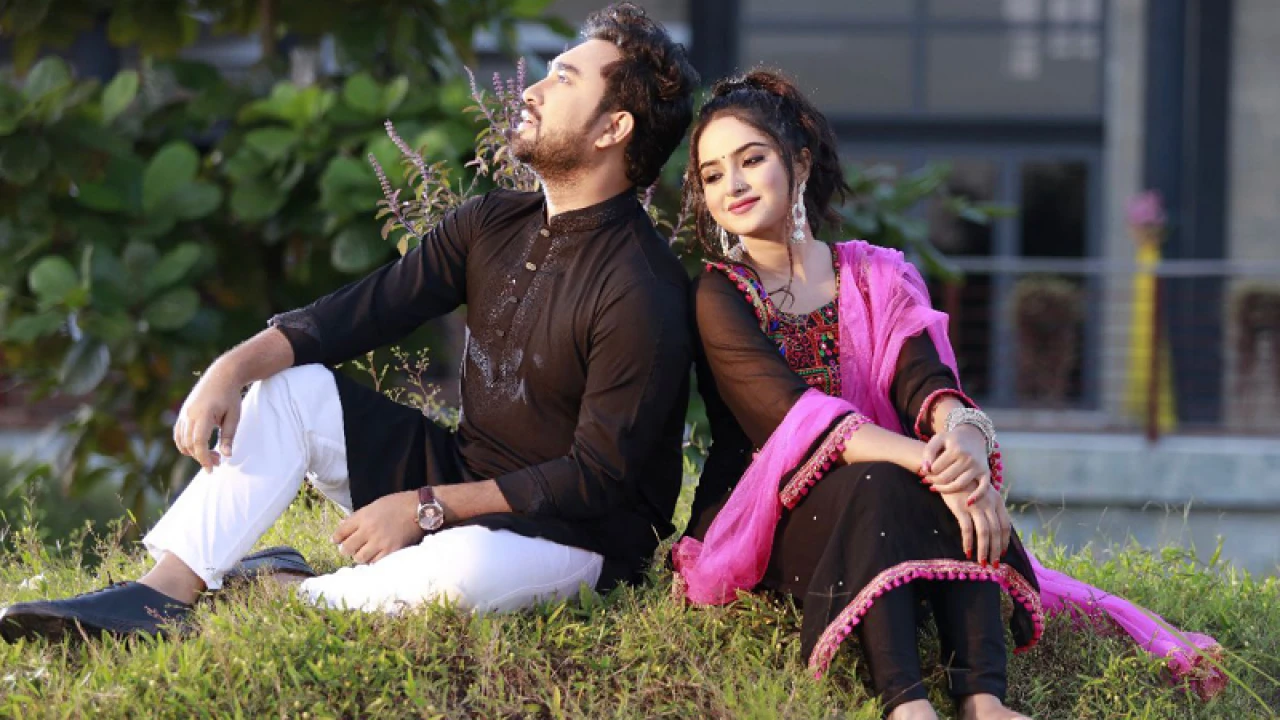 বছরের প্রথম দিনেই ‘কবিতায় প্রেম’