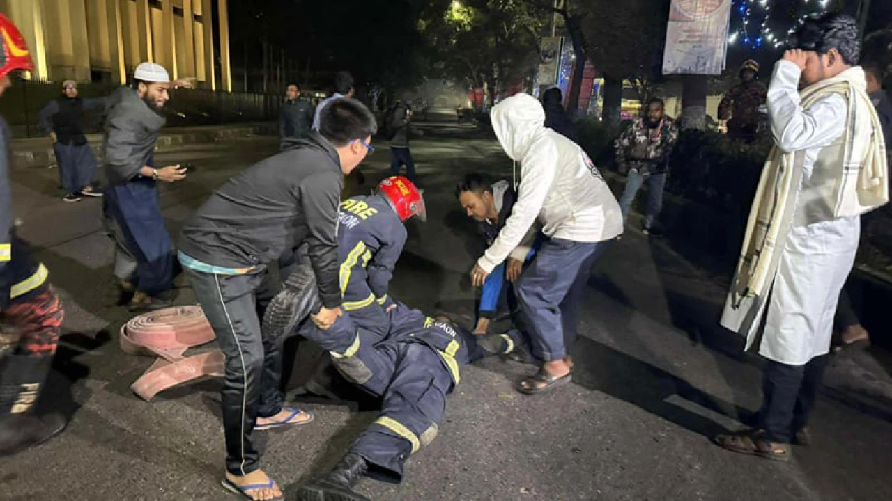 সচিবালয়ের আগুন নেভানোর সময় ফায়ার ফাইটারকে চাপা দিয়ে পালাল ট্রাক