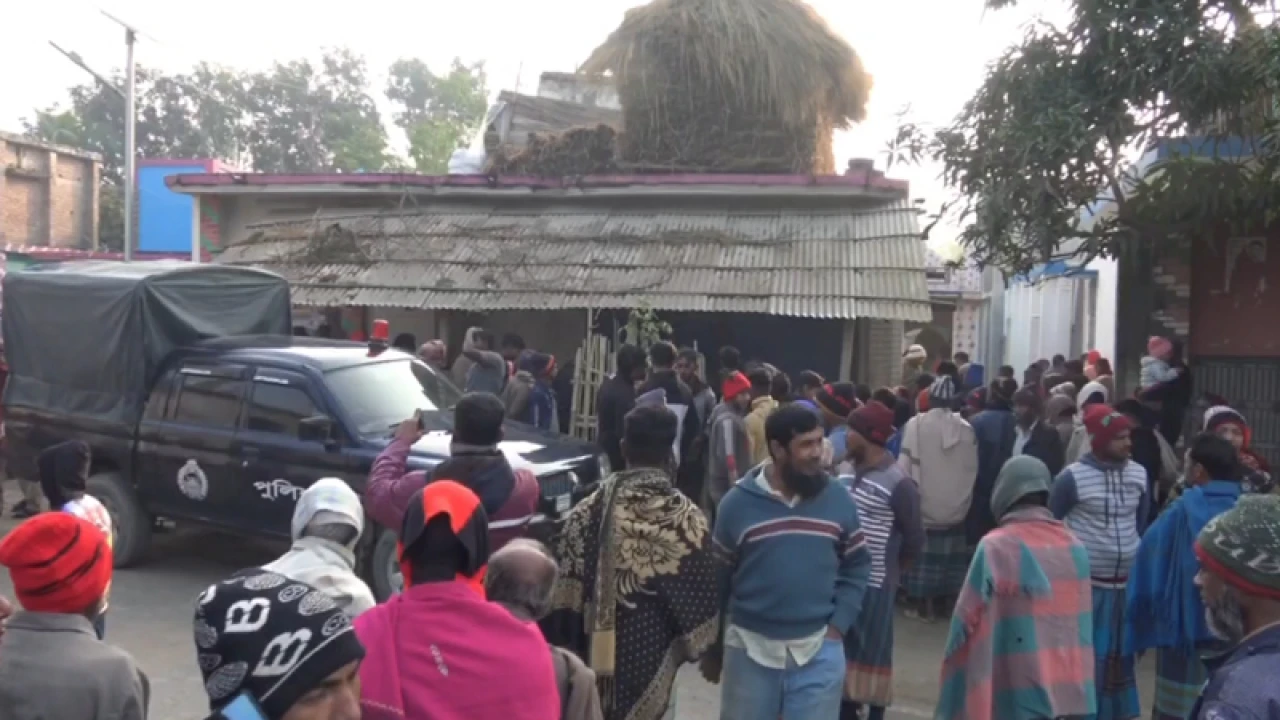 বোমা ভেবে পুলিশে খবর দিলেন দোকানি, যা উদ্ধার হলো 