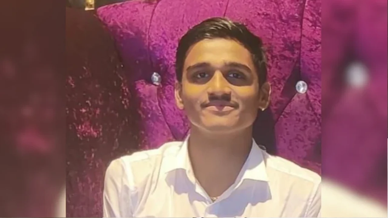 ১৮ হাজার টাকা বেতনের চাকরি করে প্রেমিকাকে দিলেন ২৯ কোটির ফ্ল্যাট 