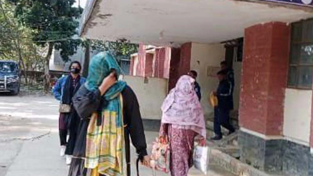 পর্নোগ্রাফি চক্রের ফাঁদে ১২ লাখ টাকা খোয়ালেন প্রবাসীর স্ত্রী