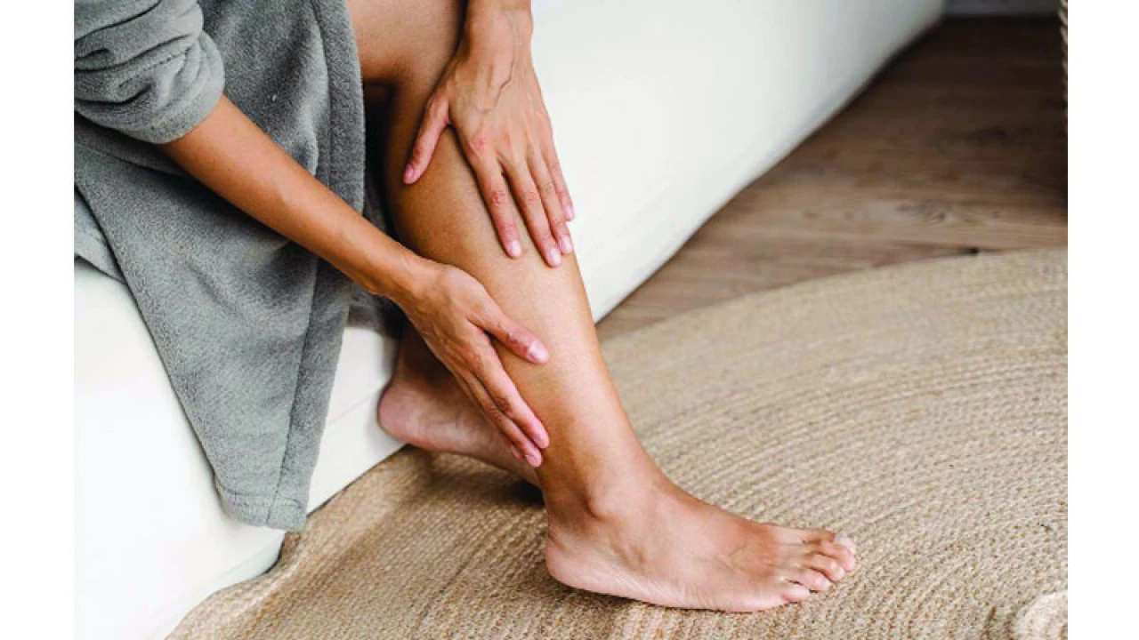 শীতকালে পায়ের ব্যথা বাড়লে যা করবেন