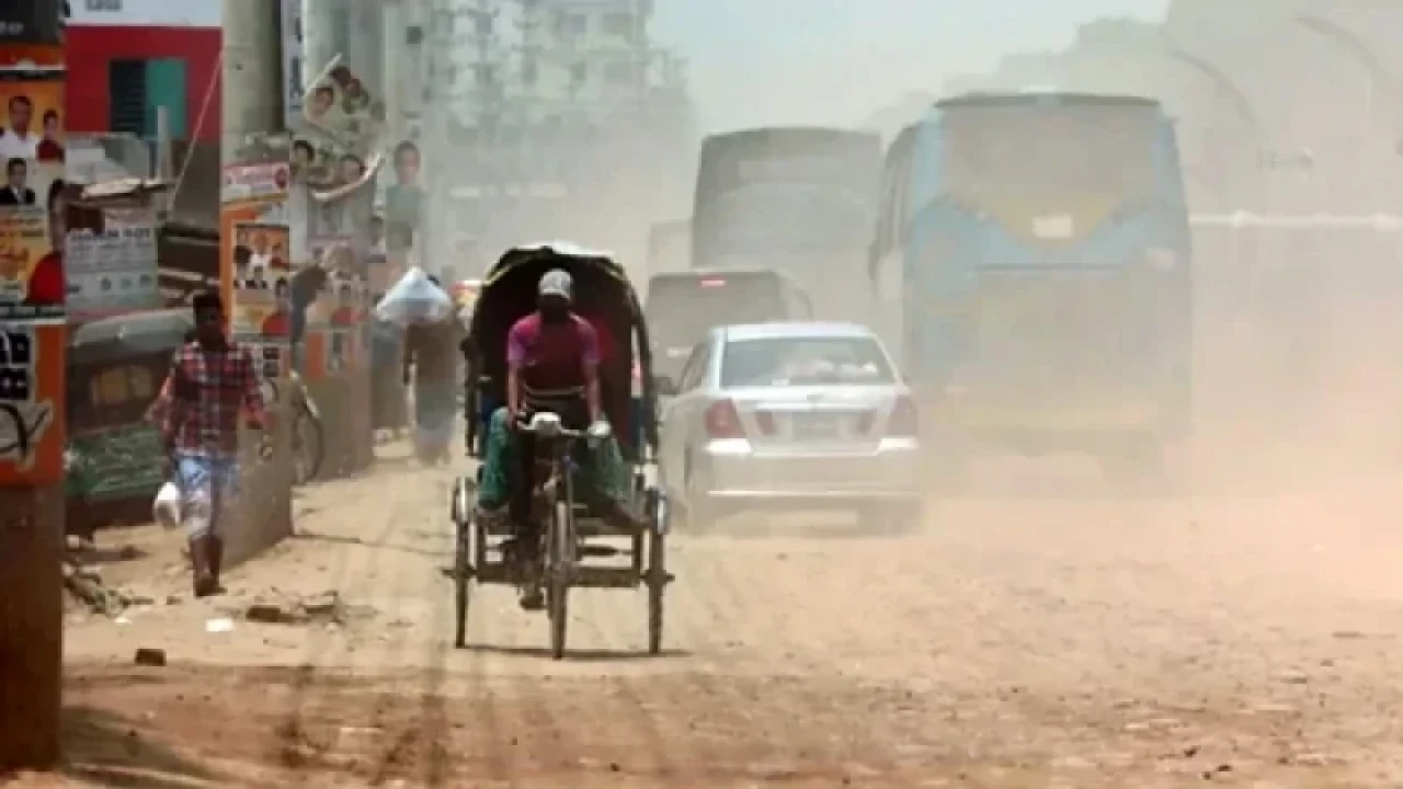 বিপজ্জনক অবস্থানে ঢাকার বাতাস 