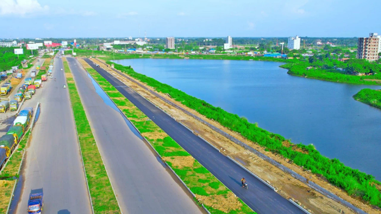 ৩০০ ফিট সড়ক এখন ভয়ংকর মরণ ফাঁদ