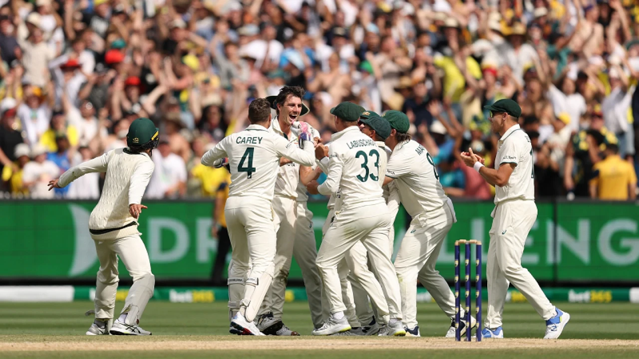 উত্থান-পতনে ভরা ম্যাচে ভারতকে হারিয়ে এগিয়ে গেল অস্ট্রেলিয়া