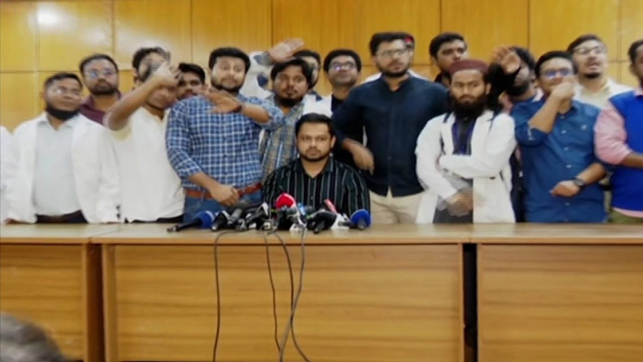  ট্রেইনি চিকিৎসকদের আন্দোলন প্রত্যাহার, কাল থেকে কাজে যোগ দেওয়ার ঘোষণা 