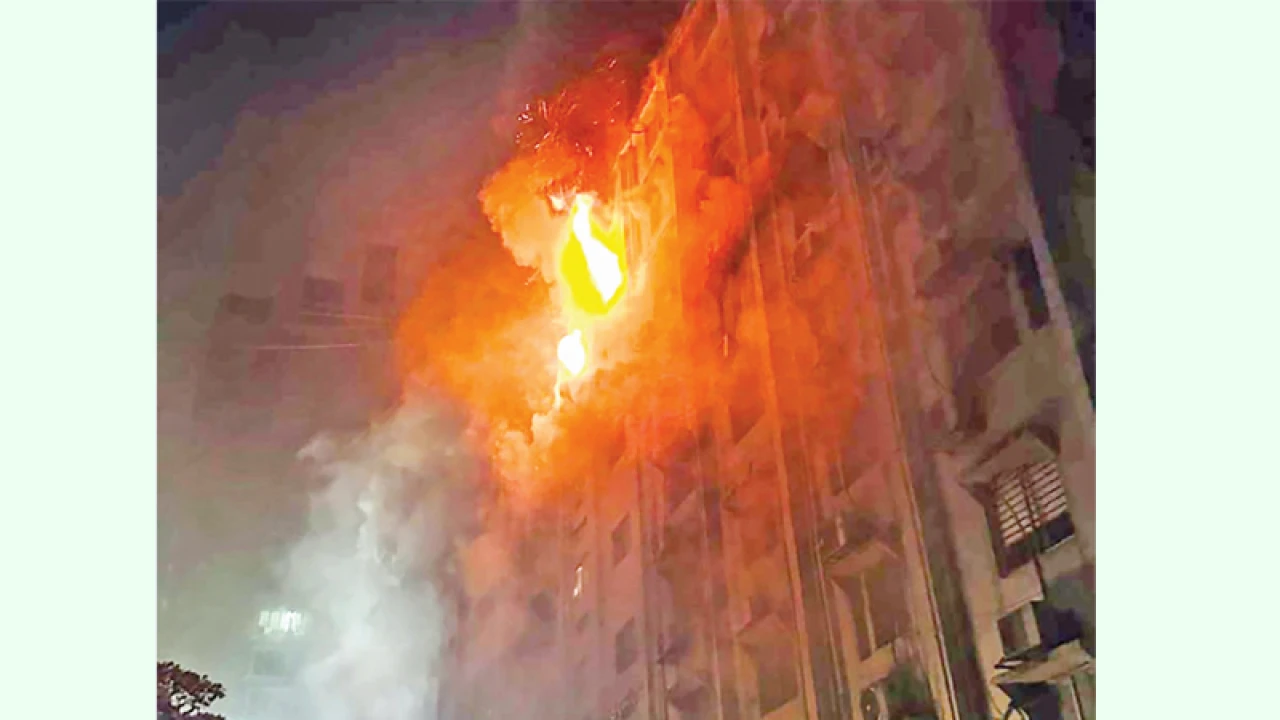 ৪টি তলায় ক্ষতিগ্রস্ত ২০০ কক্ষ, আজ প্রতিবেদন