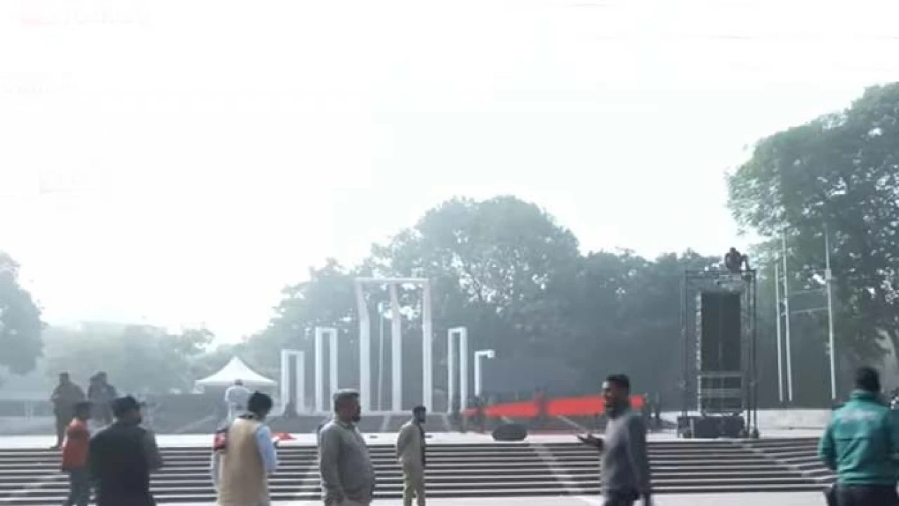 শহীদ মিনারে ভোর থেকেই জড়ো হচ্ছেন শিক্ষার্থীরা