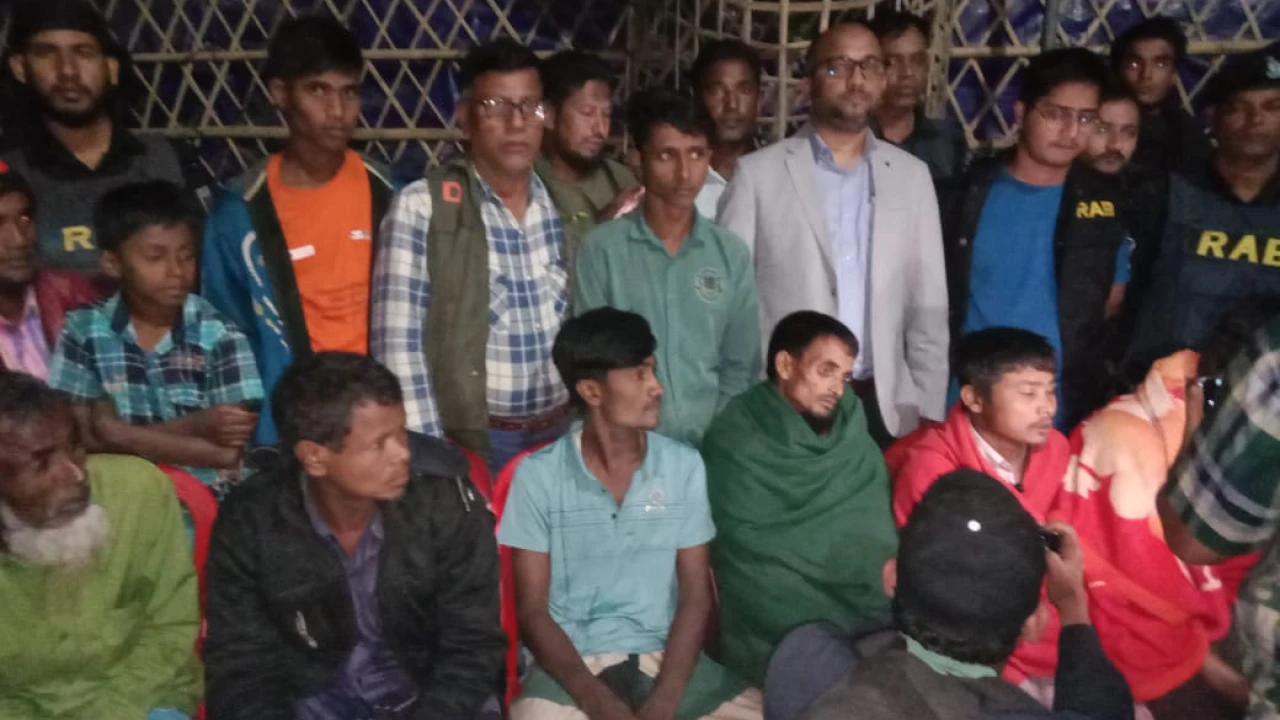 টেকনাফে অপহৃত বনকর্মীসহ ১৮ জন উদ্ধার