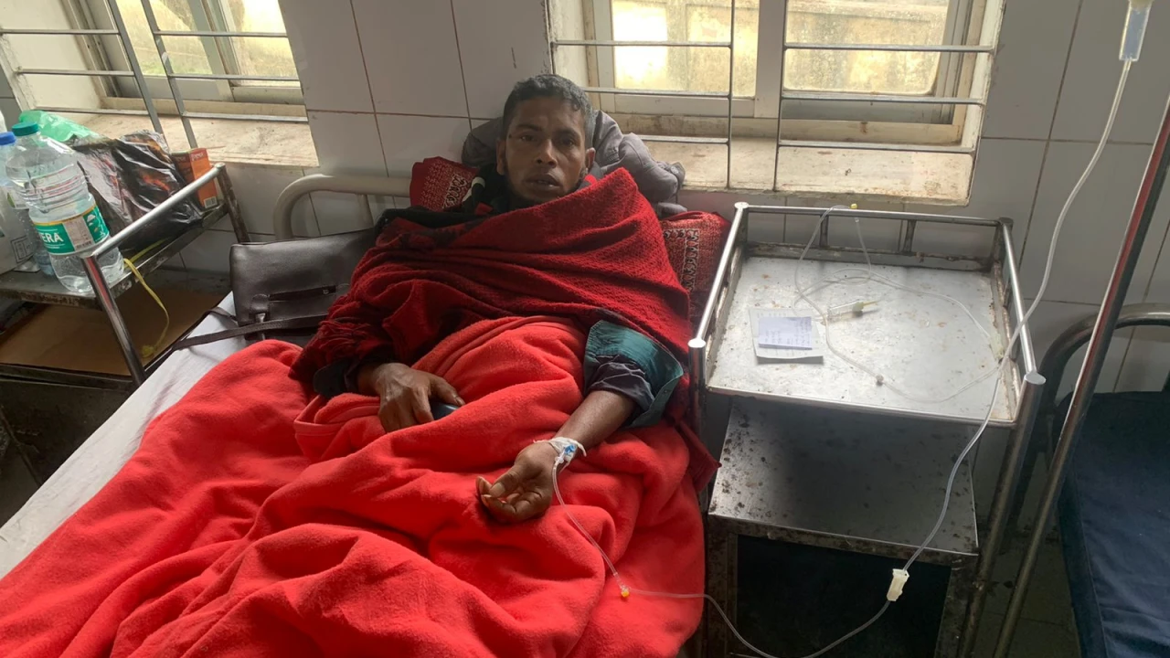 ইভটিজিংয়ে বাধা দেওয়ায় যুবককে হত্যাচেষ্টা 