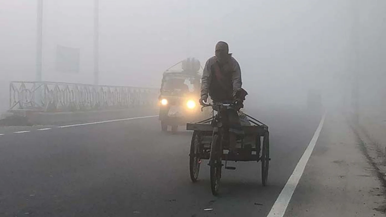 কনকনে শীতে কাঁপছে দেশ