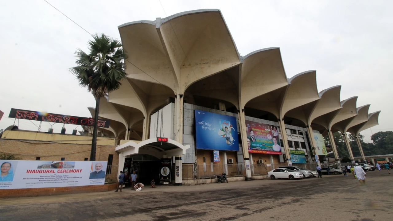 কমলাপুর স্টেশনের মনিটরে অশ্লীল দৃশ্য, জড়িতদের খুঁজতে আদালতের নির্দেশ