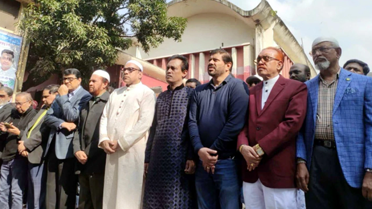 প্রবীর মিত্রের জানাজায় ক্ষমা চাইলেন ইলিয়াস কাঞ্চন