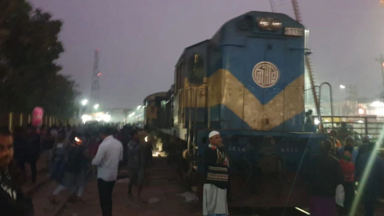 জয়দেবপুরে ‘সিরাজগঞ্জ এক্সপ্রেস’ ট্রেন লাইনচ্যুত