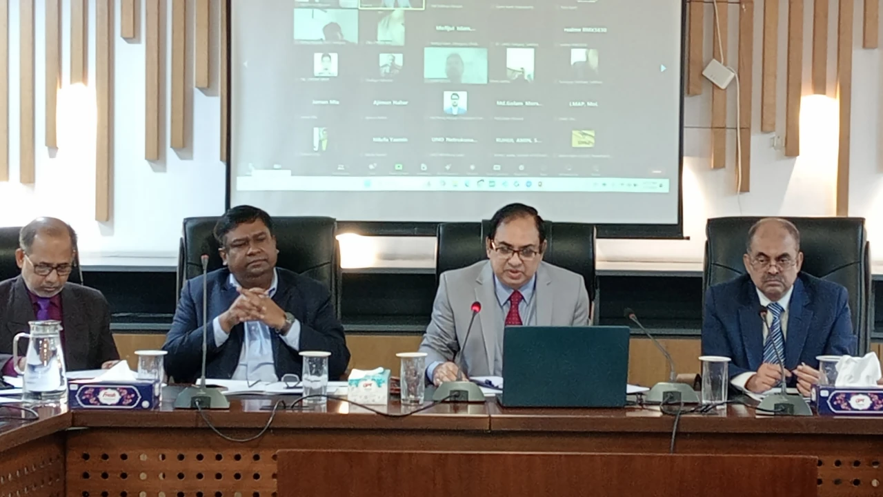 ডিজিটাল ভূমিসেবা প্রদানে স্বতঃস্ফূর্ত না হলে শাস্তি: সিনিয়র সচিব 