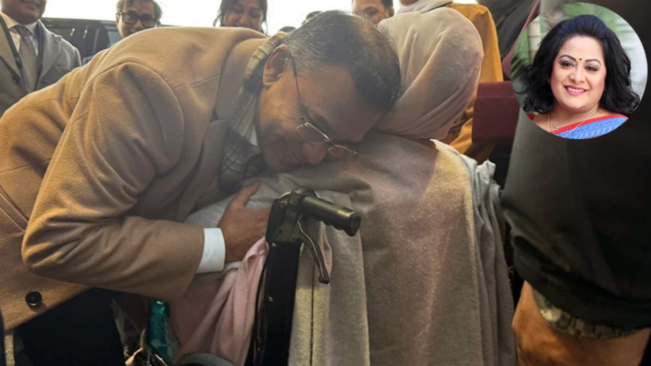 খালেদা জিয়া ও তারেকের ছবি পোস্ট করে তোপের মুখে অরুণা বিশ্বাস