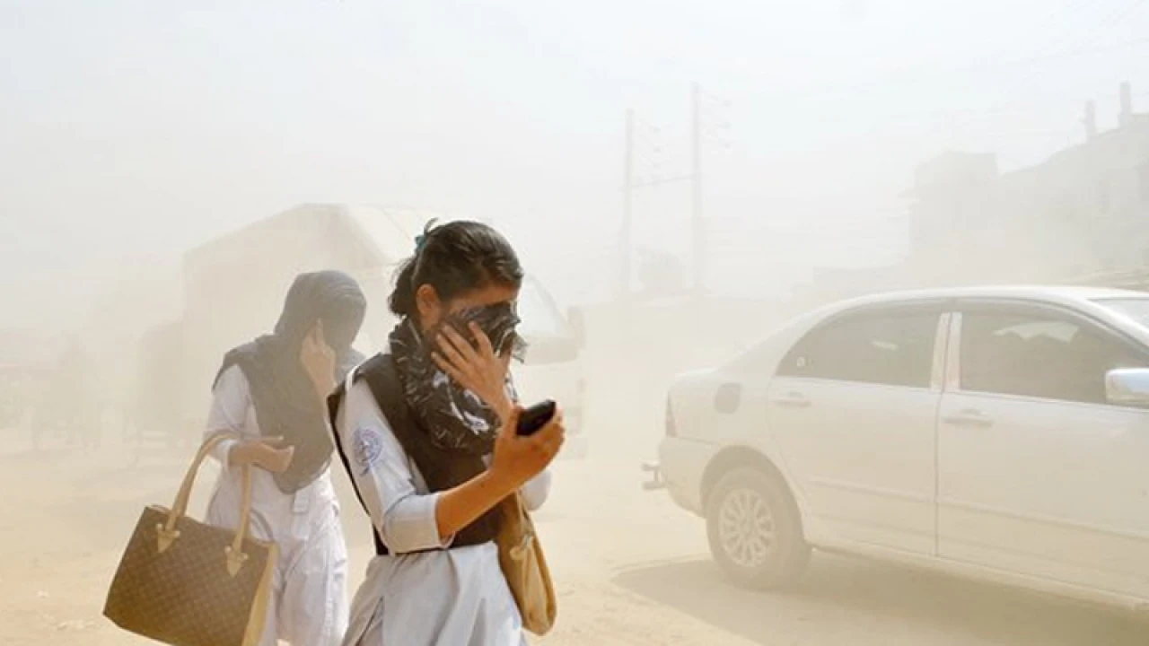 বায়ুদূষণে আজ ঢাকার অবস্থান কত?