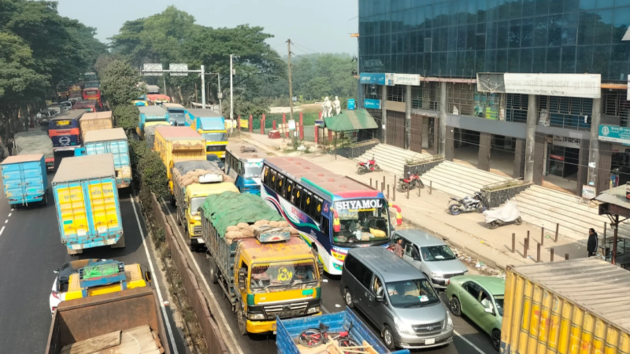 মুন্সীগঞ্জের গজারিয়ায় ১৩ কিলোমিটার যানজট, যাত্রীদের ভোগান্তি