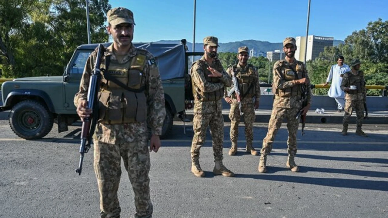 পাকিস্তানে ১৬ সরকারি কর্মীকে তুলে নিয়ে গেল বন্দুকধারীরা