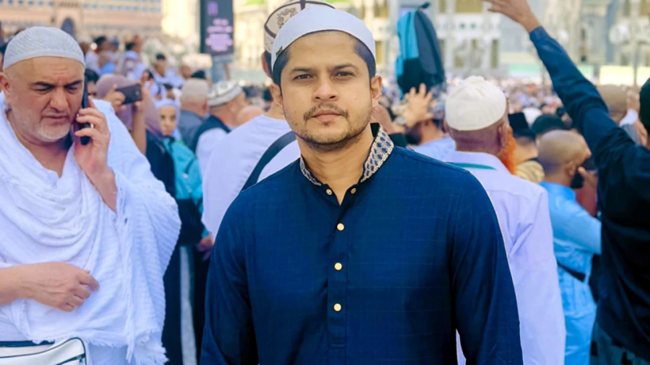 ‘মক্কা থেকে ছবি দিলেই মানুষ বাজে মন্তব্য করছে’