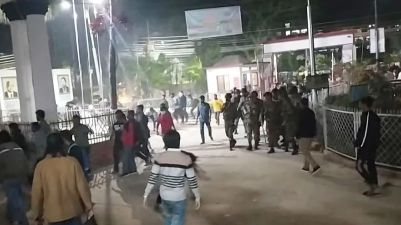 ছাত্রদল-সাধারণ শিক্ষার্থী সংঘর্ষ, আনন্দ মোহন কলেজ বন্ধ ঘোষণা