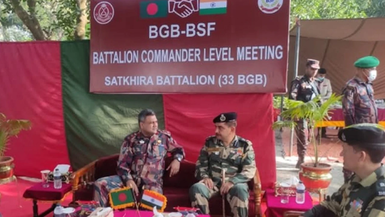 বাংলাদেশীর জমি চাষে বিএসএফের বাধা, পতাকা বৈঠক