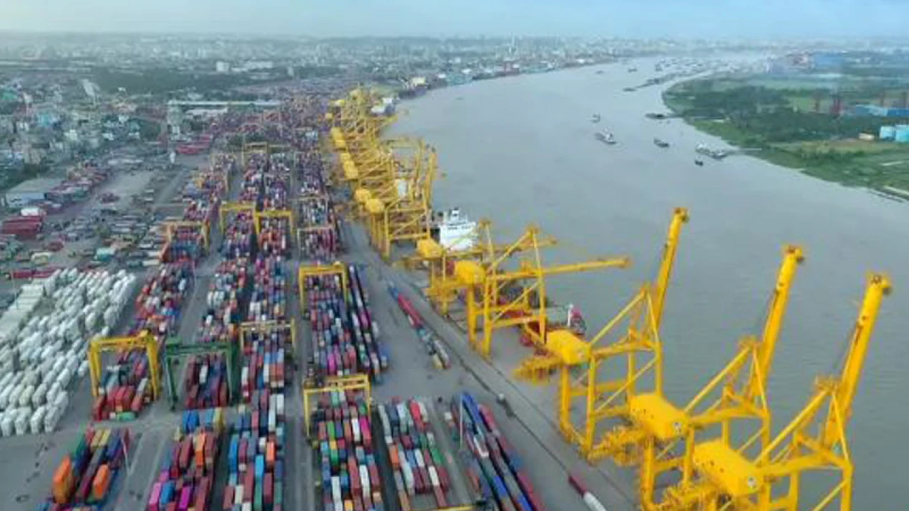 রপ্তানিতে বড় ধাক্কার শঙ্কা   