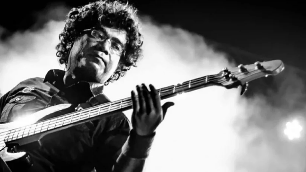 ব্যান্ড তারকার ঝুলন্ত মরদেহ উদ্ধার, মিলেছে ‘সুইসাইড নোট’