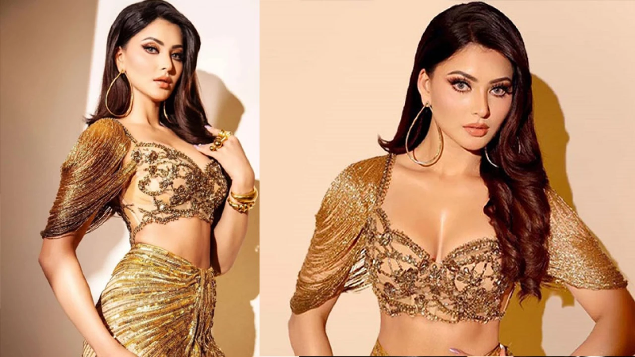 ফের বিতর্কে ঊর্বশী