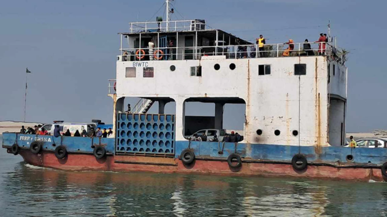 পাঁচ ঘণ্টা পর দৌলতদিয়া-পাটুরিয়া ফেরি চলাচল স্বাভাবিক