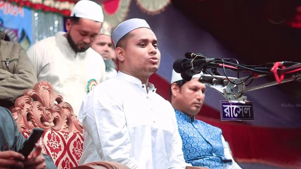 মাহফিলের মঞ্চে হাসনাত আব্দুল্লাহ, সুদ না খাওয়ার শপথ