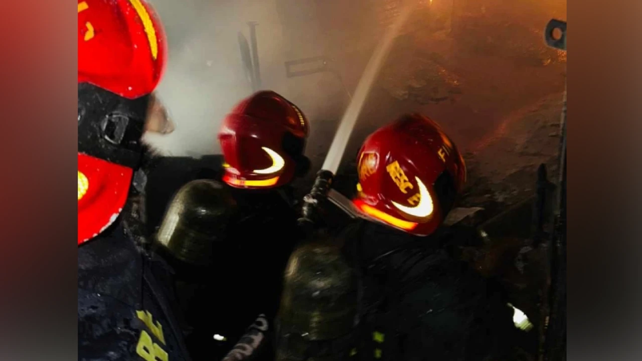 হাজারীবাগের আগুন নিয়ন্ত্রণে যোগ দিয়েছে বিজিবি