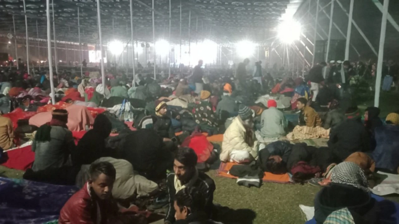 আজহারীর মাহফিলের আগের রাতেই মাঠ কানায় কানায় পূর্ণ