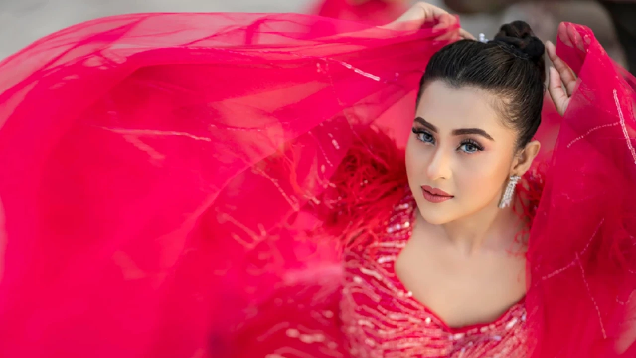 খাঁচায় বন্দী বুবলী!