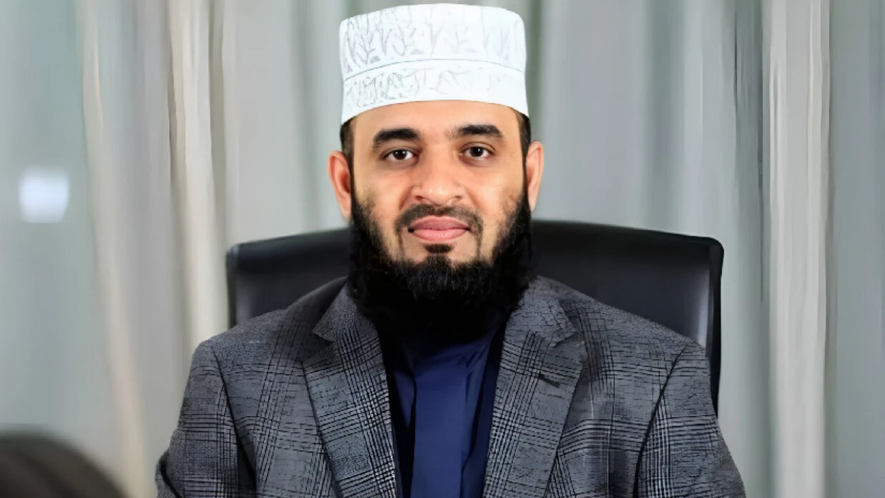 ‘দূর-দূরান্তে মাইক বসিয়ে গভীর রাত পর্যন্ত মানুষদের কষ্ট দেওয়া উচিত নয়’