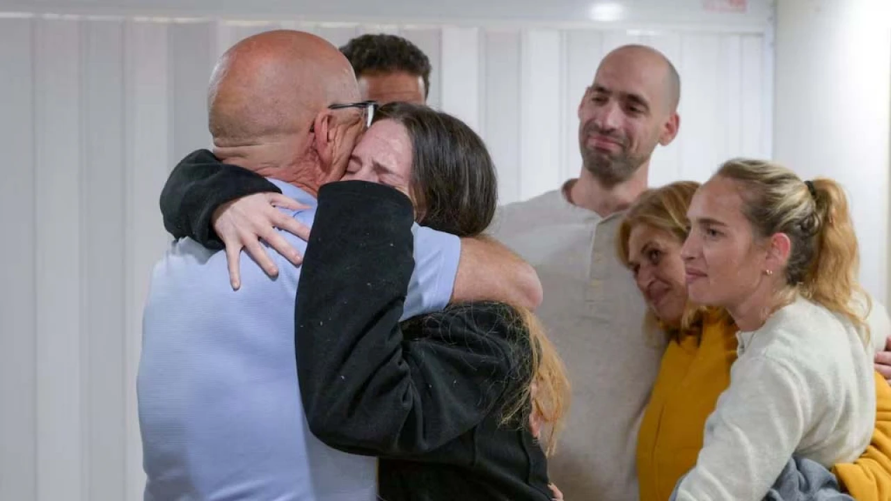 মুক্তি পেলেন ৩ জিম্মি, ইসরায়েলি সৈন্যদের কাছে হস্তান্তর