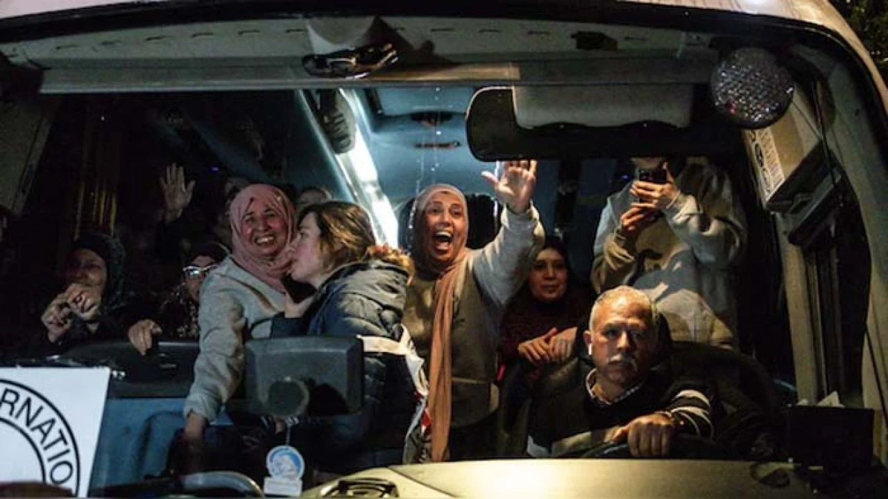 ইসরায়েলের ৩ জিম্মির বিনিময়ে মুক্তি পেলেন ৯০ ফিলিস্তিনি