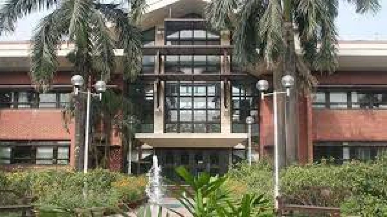 লাখ টাকার বেতনে ব্রিটিশ হাইকমিশনে চাকরি