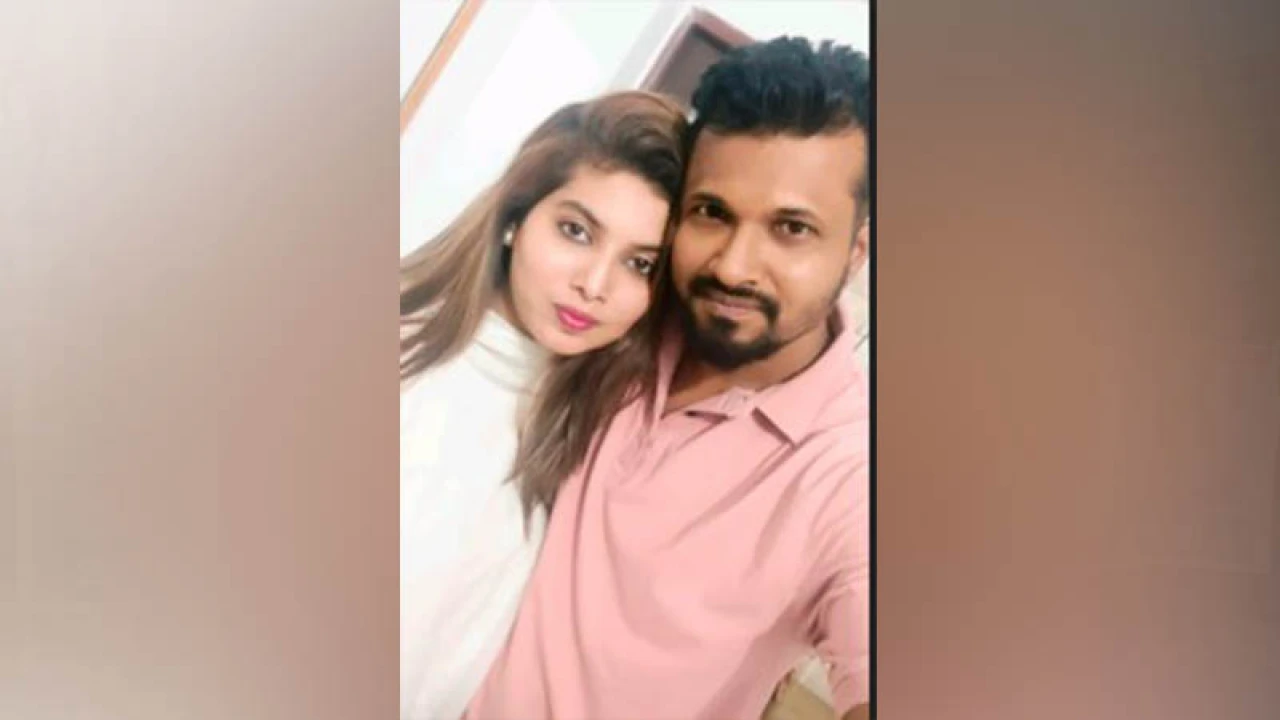 ১৬ লাখ টাকায় পুলিশ সদস্যকে তালাক দিলেন কলেজছাত্রী