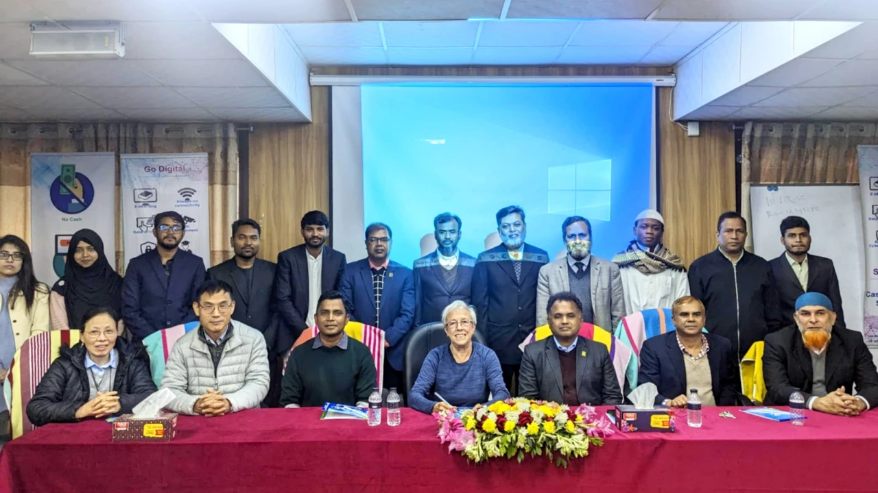 আগাছা নিয়ে প্রশিক্ষণ দিতে বাংলাদেশে অস্ট্রেলিয়ার ৪ গবেষক