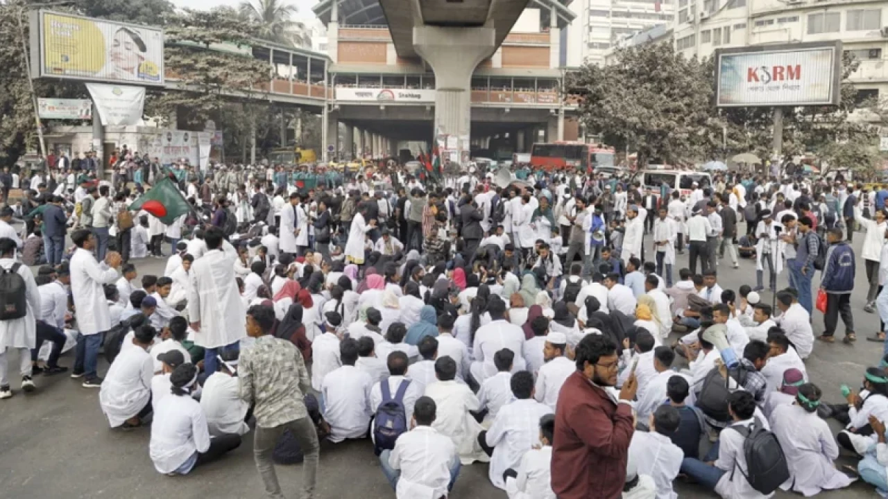 শাহবাগ ছেড়েছেন ম্যাটস শিক্ষার্থীরা, যান চলাচল স্বাভাবিক