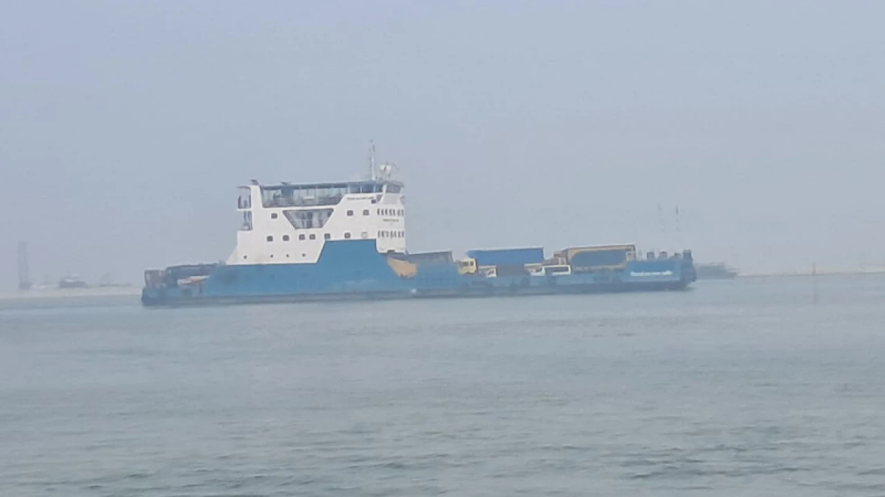 দৌলতদিয়া-পাটুরিয়া নৌরুটে আবার ফেরি চলাচল স্বাভাবিক